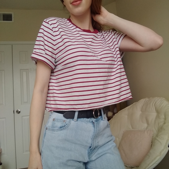 FOREVER 21 // CROPPED TEE // LIKE NEW - Picture 2 of 4